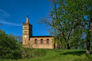 Foto op Canvas Auf einem Hügel oberhalb von Petzow thront die denkmalgeschützte neuromanische Dorfkirche nach Plänen von Friedrich Karl Schinkel © ebenart