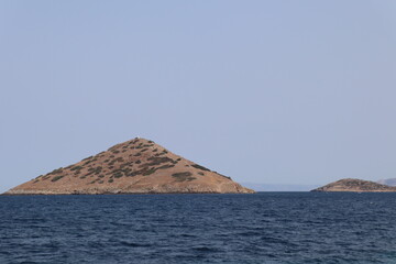 Piramidi nel mare della Grecia