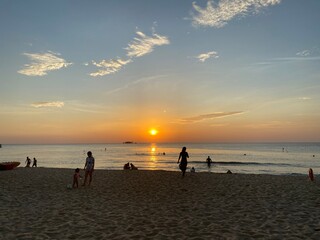 베트남 바닷가 석양 태양