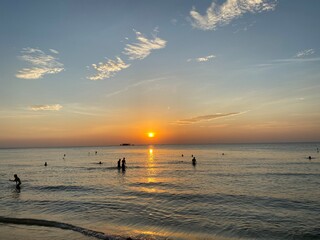 베트남 바닷가 석양 태양