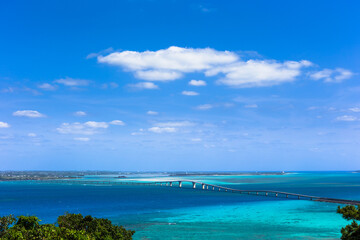 沖縄県宮古島、青空と伊良部大橋・日本