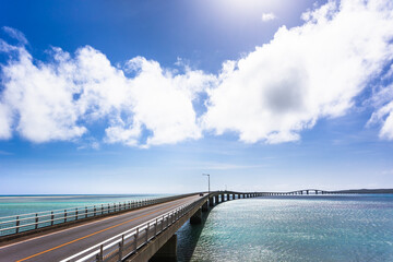 沖縄県宮古島、青空と伊良部大橋・日本