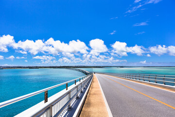 沖縄県宮古島、青空と伊良部大橋・日本