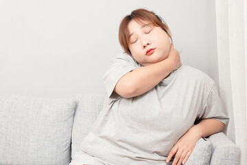 Asian fat girl sitting on the sofa