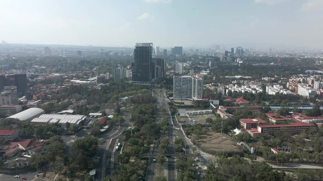Drone vie wof mexico city main avenue