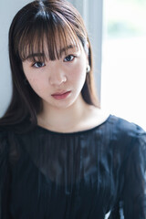 クールな若い女性