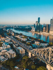 Sunrise aerial shot of Brisbane, the Story Bridge and the Brisbane River - obrazy, fototapety, plakaty