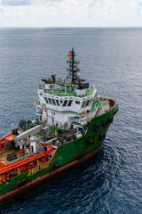 Sea tow in the high sea