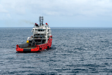 Sea tow in the high sea