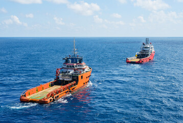 Sea tow in the high sea