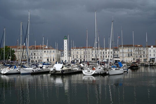 Port et phare du quai Valin &agrave; La Rochelle