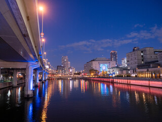 Fototapeta premium 大阪の街の秋の夜