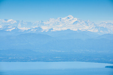 Fototapeta na wymiar Mont Blanc behind Lake Geneva seen from great distance from the jura vaudoise