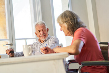 Obraz premium Retired senior couple solving puzzles as memory training