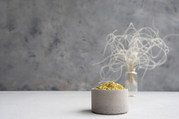 Raw henna powder for natural hair and eyebrow coloring dyeing