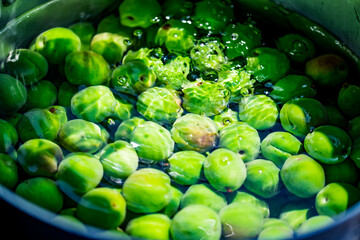 Washing Japanese apricot.
Ume Shigoto,Japanese plum preparation.
