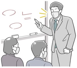 マスクで会議中、ホワイトボードの前で説明する、若い男性