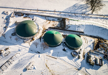 Biogasanlage auf einem landwirtschaftlichen Betrieb.. Die Anlage dient zur Energieherstellung. Landwirtschaftliches Symbolfoto.