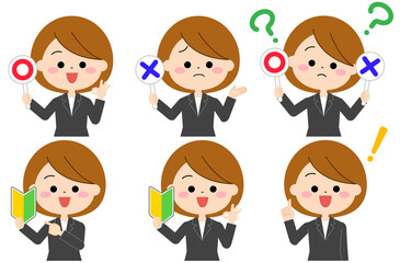 アイテムを掲げているスーツを着た女性セット