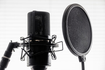 Studio Mikrofon mit Popschutz - Homerecording