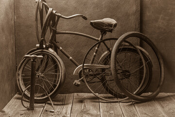 Service de réparation de vélos vintage avec pièces de rechange. Atelier de vulcanisation