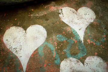 Serce - kolorowe graffitti na murze