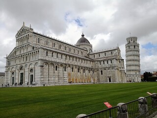 piazza dei miracoli city