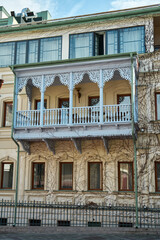 Fototapeta na wymiar Authentic architecture of a cozy area of the old city of Tbilisi