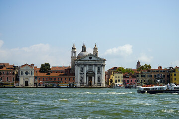 Fototapeta na wymiar Kirche in Venedig