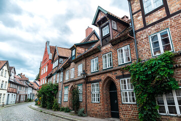 Obraz premium Street with old medieval houses in Lunenburg, Germany