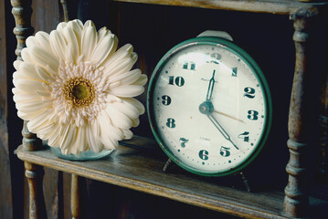 clock with flowers