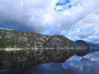 Fototapeta premium Perfect reflection in the water 