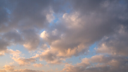 Fototapeta premium Sky with red-colored clouds