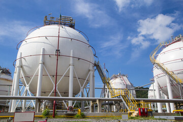 Spherical tanks white in refineries