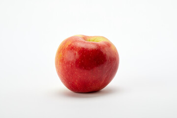 Fototapeta na wymiar 흰 배경 위의 신선한 사과 