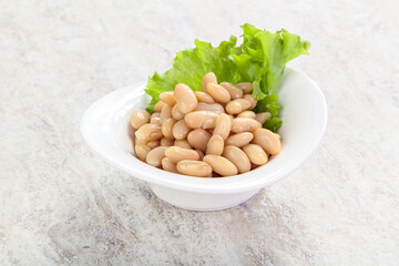 White canned beans for vegan suisine