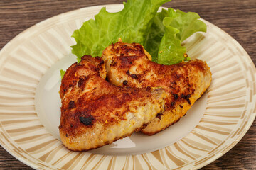 Roasted chicken wings with spices