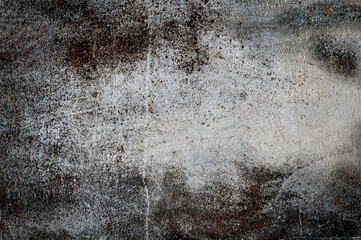 Fototapeta Porysowana, skorodowana tekstura, tło starego muru ogrodzeniowego. Kolory korozji w stonowanych odcieniach szarości. obraz