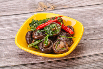 Marinated shiitake mushrooms with herbs