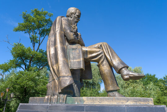 STARAYA RUSSA, RUSSIA - JULY 04, 2020: Monument to the Russian writer F.M. Dostoevsky on a sunny July day. Side view