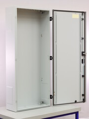 Electrical cabinet for installing an electric panel in apartments