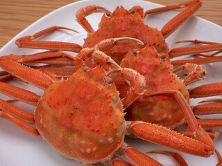 茹でたズワイガニ