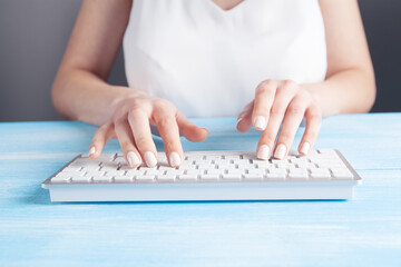 Fototapeta na wymiar young woman writes on the keyboard