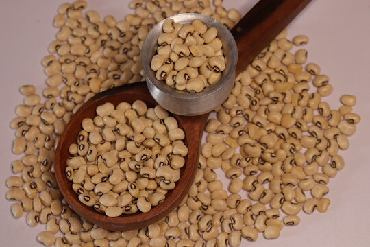 Raw Organic Black Eyed Peas Beans Isolated on a White Background