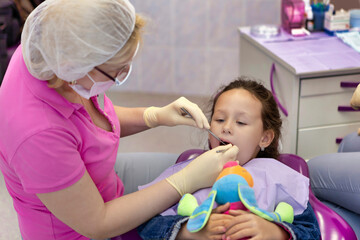 Obraz premium Child at dentist's appointment