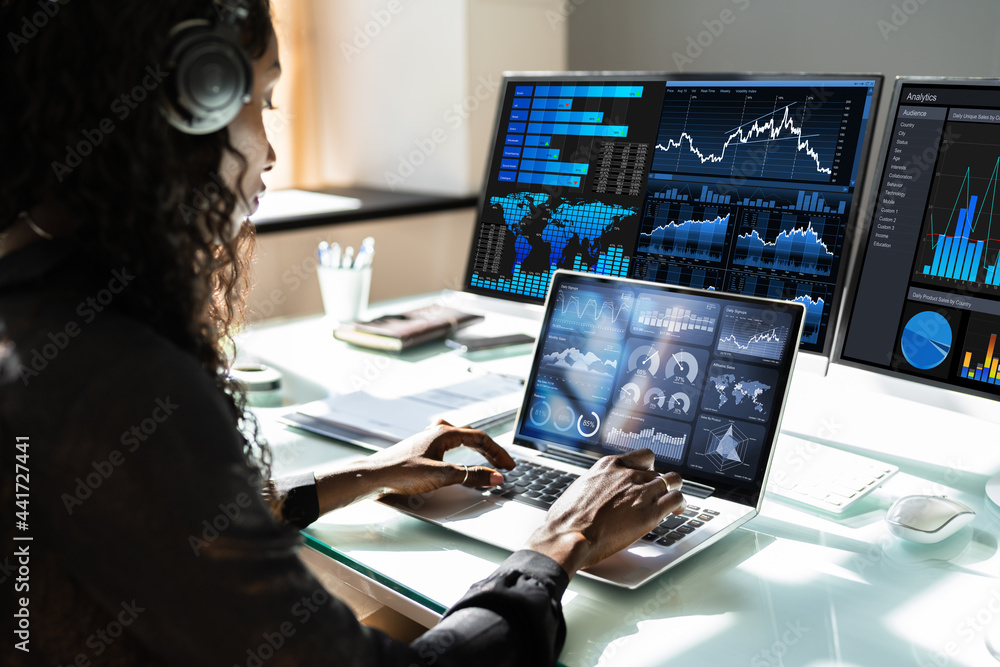 Poster african advisor using kpi dashboard