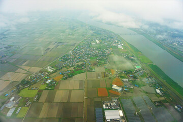 上空から地上を眺めた風景