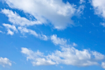 空の風景(青空) 青空を漂う毛羽立った雲