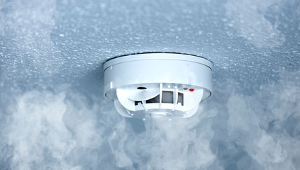 Smoke detector in case of fire alarm as fire protection warning.
