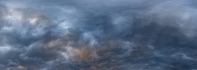 Obraz premium Russia. The South of Western Siberia. Gloomy sunset clouds in the evening summer sky over the fields of Altai.